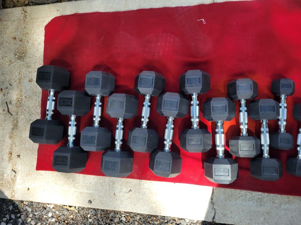 SET OF 30s. 25s. 20s. 15s 10s RUBBER COATED HEXHEAD DUMBBELLS
TOTAL 200LB
11525 S HALSTED DUNKINDONUTS/7111.S WESTERN WALGREENS
200$ CASH ON