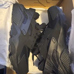 Size 9 huarache never worn