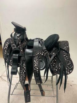 Montura charra de cuero lasser con fuste forrado