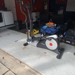 Ironman Elliptical 220e Machine 