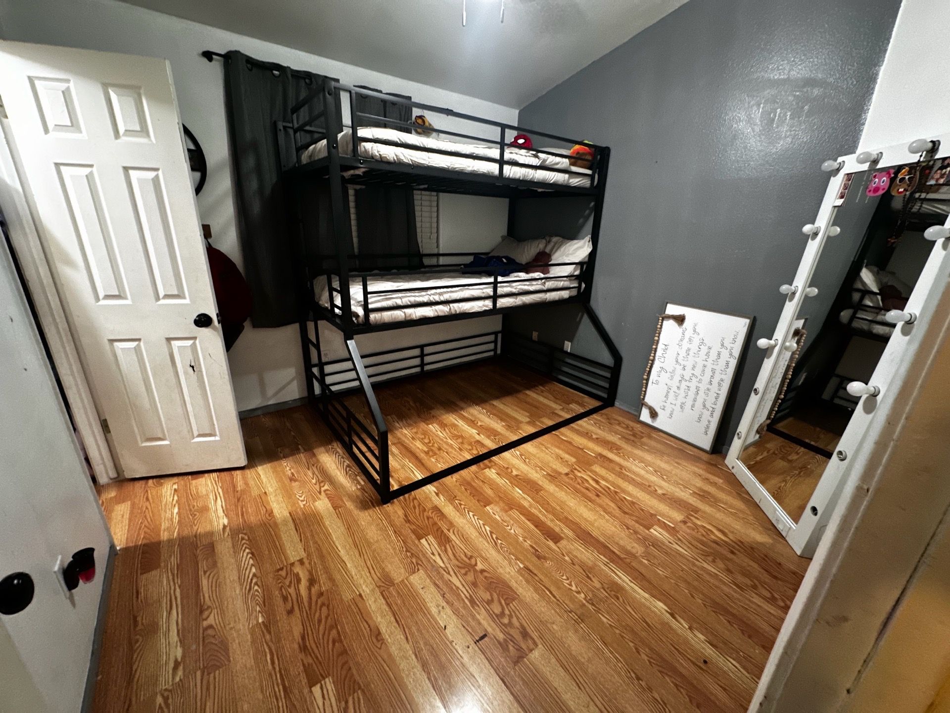 TRIPLE BUNK BED