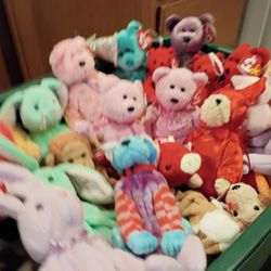 (Rare Beanie Babies) Full Tote Filled With 100+ Random Collectible Ty Beanie Babies