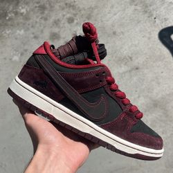 SB Dunk Low Riot Skateshop Burgundy (Size 6.5m / 8w)