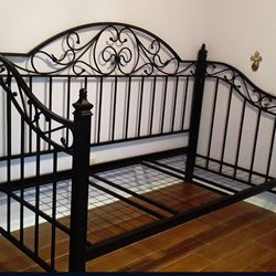 Wrought Iron Twin Day Bed