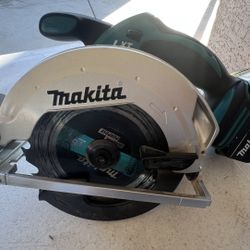 Makita 18V LXT Cordless Circular Saw xss02