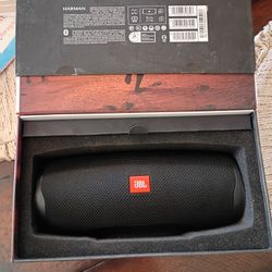 JBL Charge 4 Bluetooth Speaker