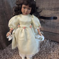 Avon 2000 Special Memories Spring Tea Porcelain Doll