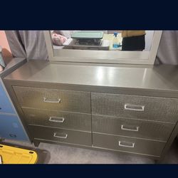 🎁BEAUTIFUL ASHLEY BRAND BEDROOM SET:  TWIN BED FRAME, DRESSER, MIRROR, NIGHTSTAND 🎁