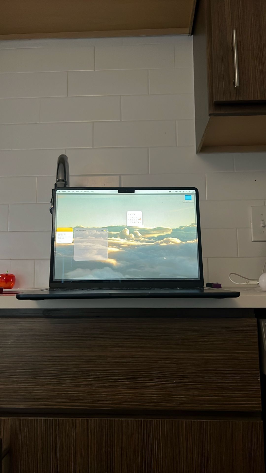 MacBook Air M2 (2022) - 8gb/256gb - Excellent - Charger