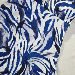 Two Piece Swimwear Woman's Tanki Bathing Suit Medium. Colors are  Blue/White
