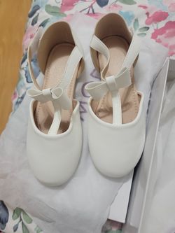 Girls White Flats Size 32 (US Size 2)