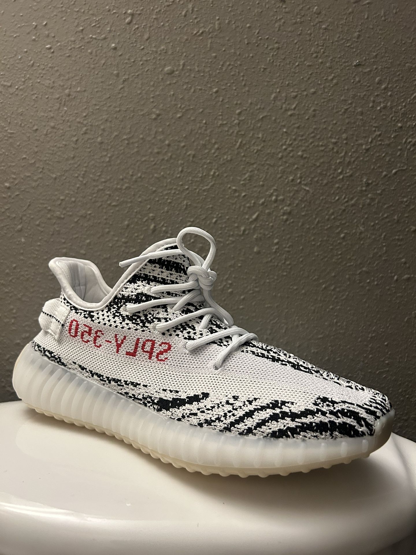 Yeezy 350 V2 ( Zebras)