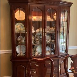 Thomasville China Cabinet