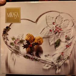 Mikasa Holiday Bloom Heart-Shaped Dish