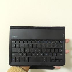 Belkin (Model FSL146) Portable Magnetic Black Wireless Bluetooth QWERTY Keyboard Case For Apple iPad Kindle etc