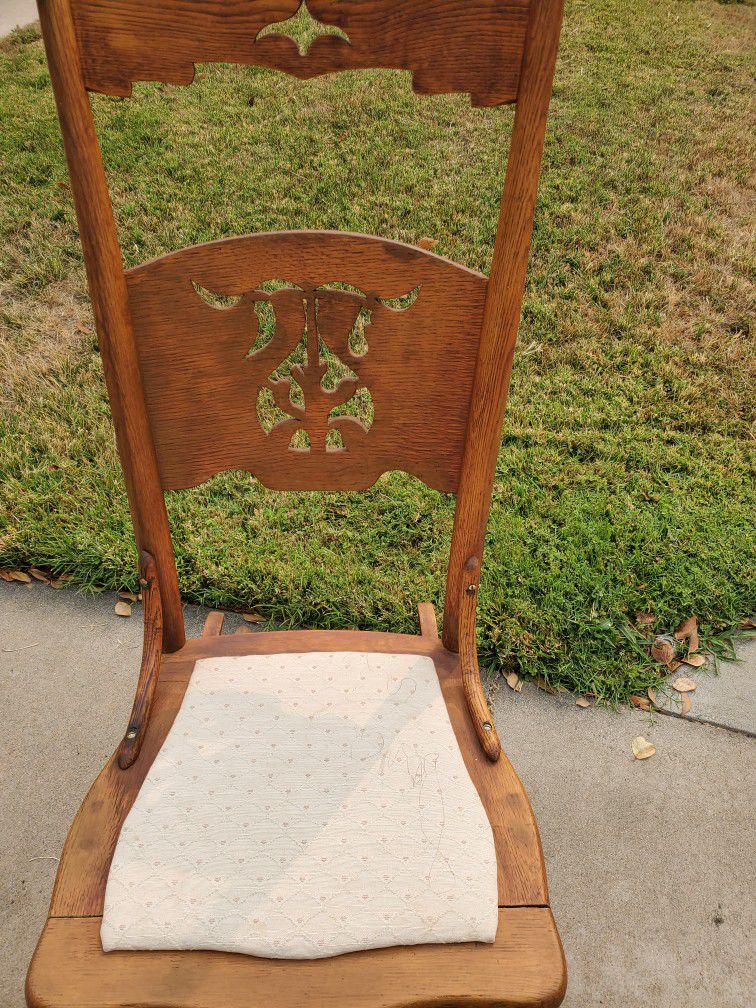 Nice Vintage Antiquity Sturdy Sewing Rocking Chair Solid oak.
