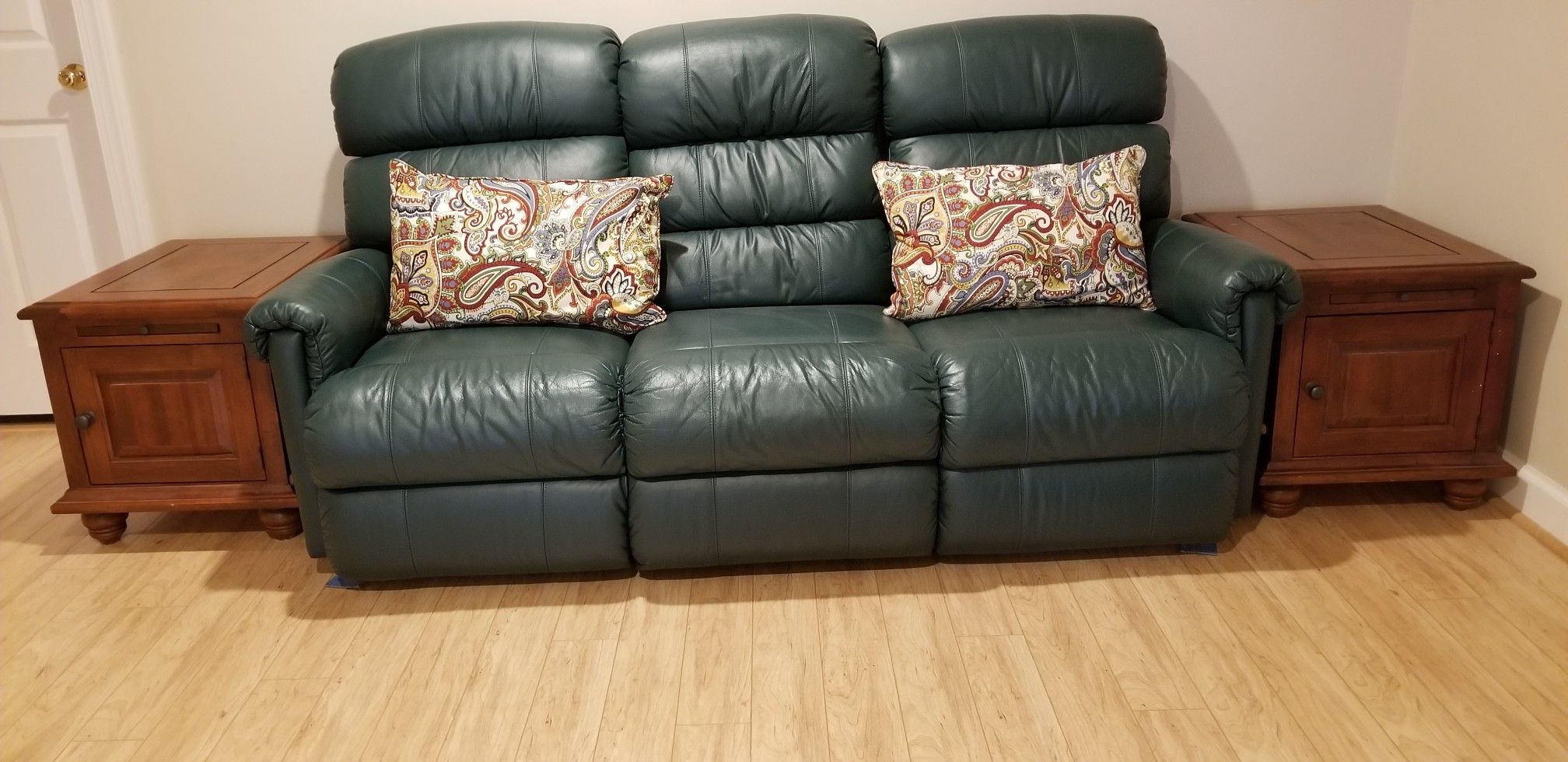 LaZboy leather double recliner sofa. No wear and tear. Excellent condition. $275 you haul