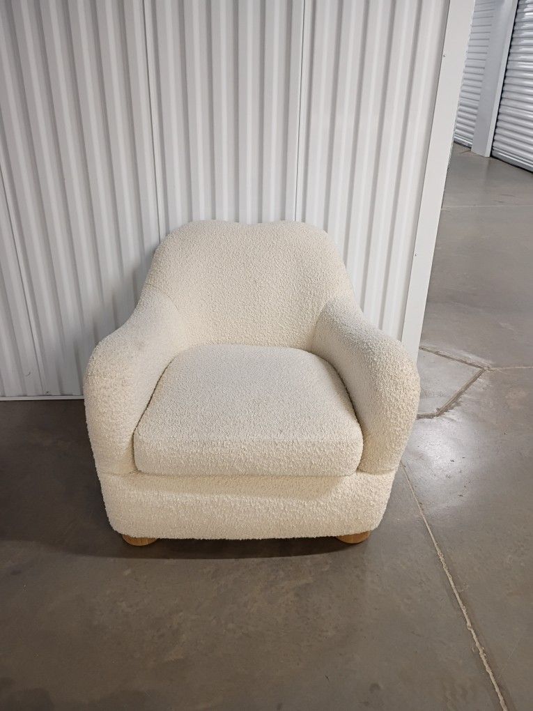 CB2 Bacio Cream Boucle Lounge