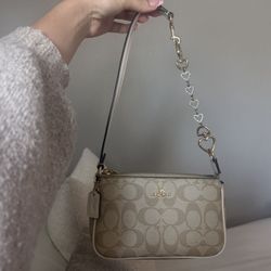 Nolita 19 In Signature Canvas