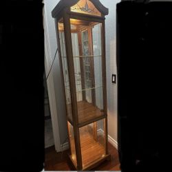 Lighted Oak Curio With Stain Glass