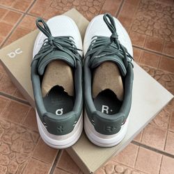 On Run Roger clubhouse Men’s size 11