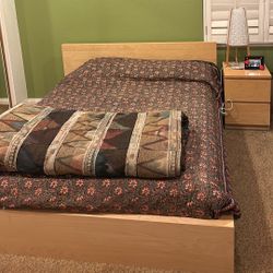 Modern Light Wood Queen Bedroom Set – Bed, Nightstand & 6-Drawer Dresser