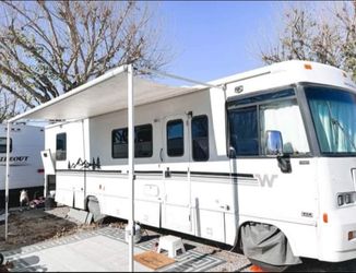 2001 Winnebago Class A Motorhome RV