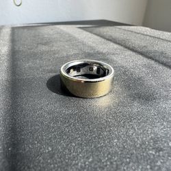 Gen 4 Gold Oura Ring - Size 8 (No charger)