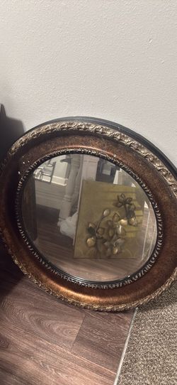 Round mirror