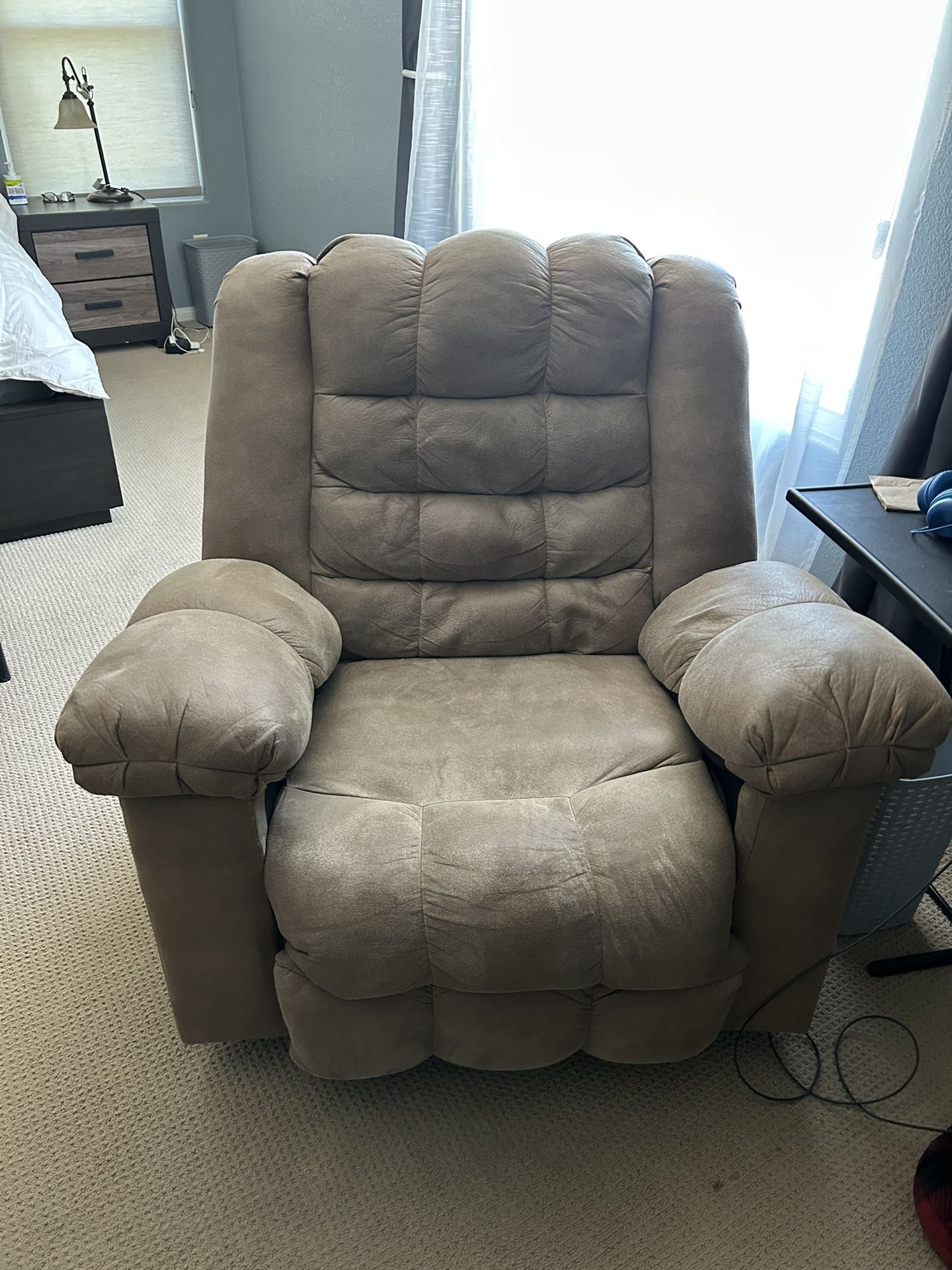Recliner- Electric