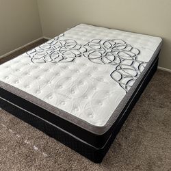 Queen Size Mattress Pillow Top 12” Thick.    Brand New Mattress.     Delivery Available.    Same Day Delivery ☎️📲call Or Tex (213)713-74-89
