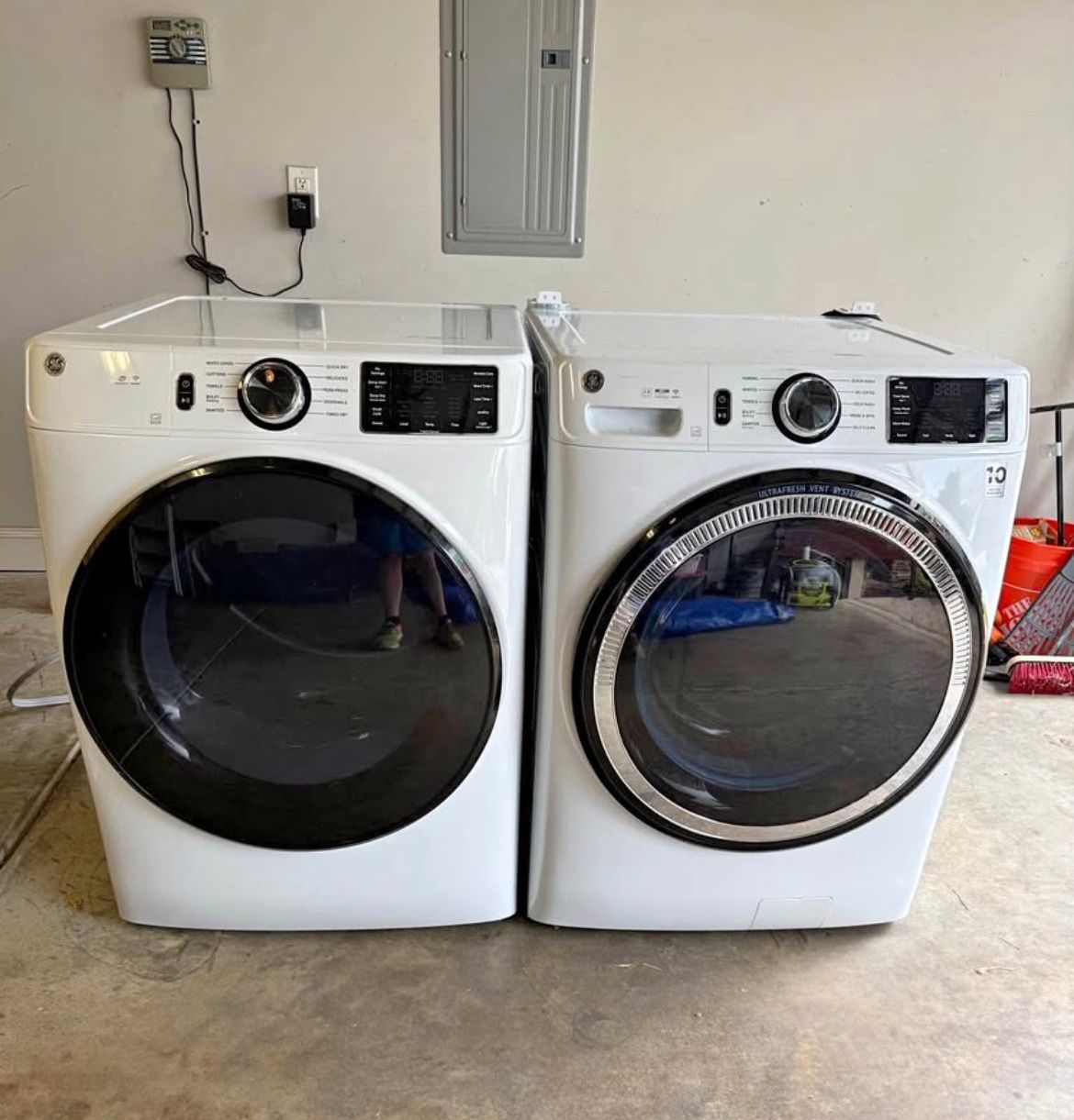 GE Washer And Dryer (Electric) Stackable