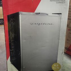 Refrigerator
Frigidaire 4.5 Cu. Ft. Compact Refrigerator