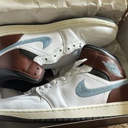 Jordan 1 Mid 