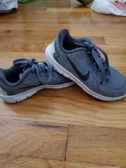 Nike shoes size 10 boys