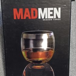Madmen DVD Season 3 Show 4 disc Set Box Clean