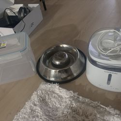 Pet food Container/slow Feeder