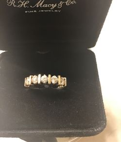 14 k Gold. White sapphire Ring