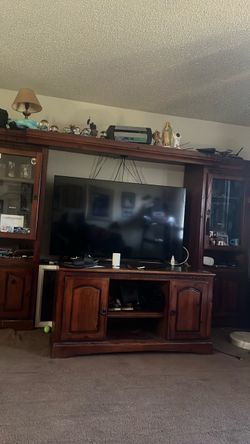 Mueble TV de pura madera la vendo por motivo de viaje