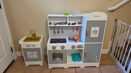 Kid's kitvhen playset
