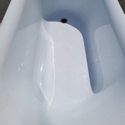 ACRYLIC BATHTUB 