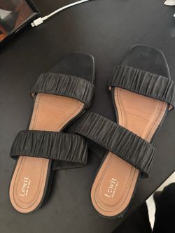Lewit sandals
