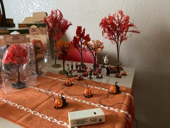 Lemax Retired spooky house figurines - Turlock