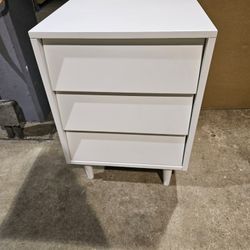 2 Drawer Nightstan White 18x16x25h