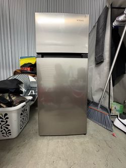 Vissani mini refrigerator with top freezer