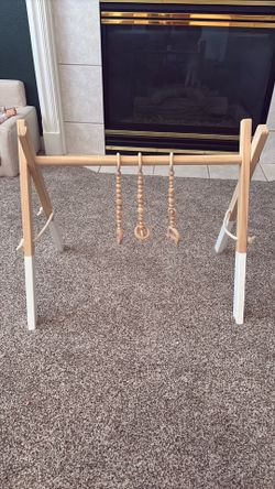 Baby floor play toy