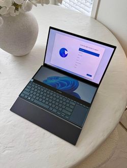 ASUS ZenBook Pro Duo UX581GV 4K OLED Dual Screen RTX 2060 1TB