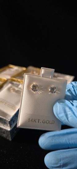 Solid 14kt Gold VVSD Swarovski Crystal Stud Earrings
