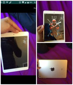 IPad mini A1432 16gb small crack works perfect