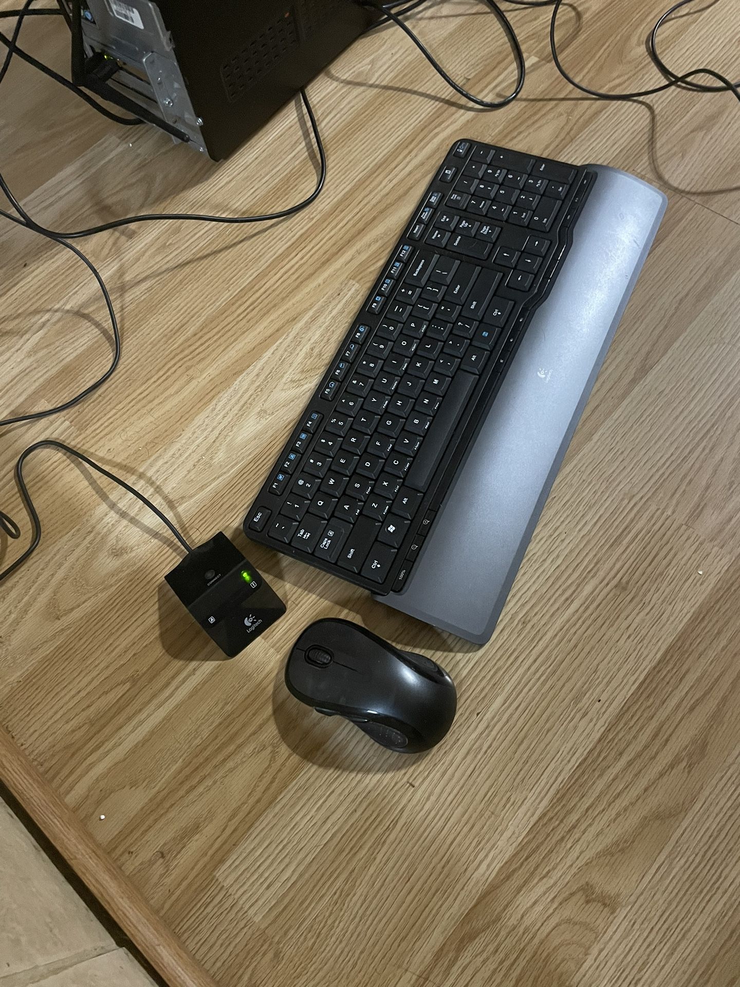 Logitech Cordless Desktop S520 W/ Laser Mouse